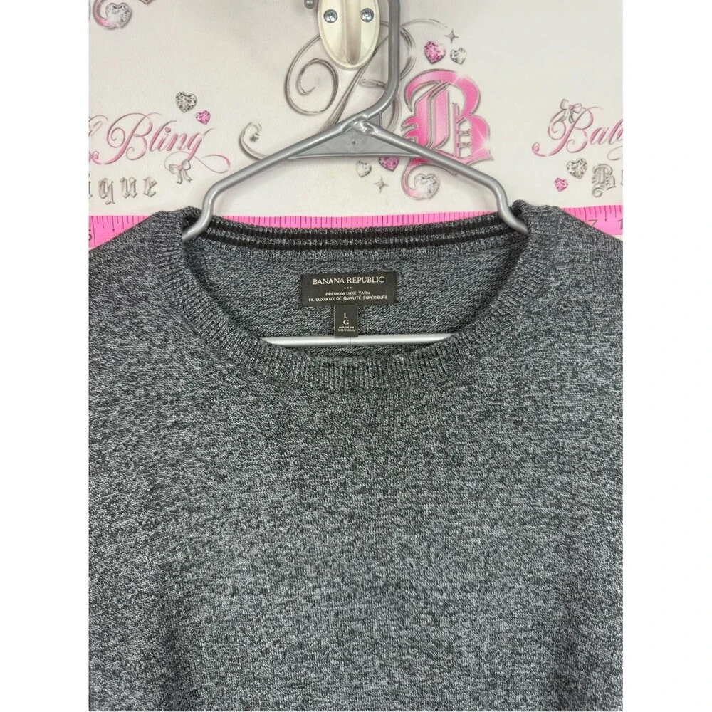 Banana Republic Men’s Heather Gray Crewneck Sweater premium luxe yarn